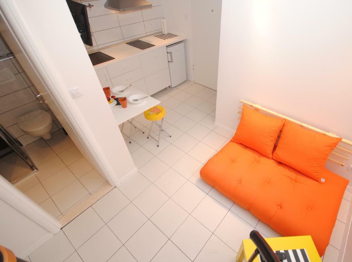 Studio Porta Split Buitenkant foto